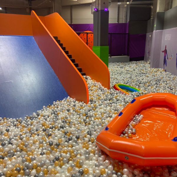 Mega Ball Pool